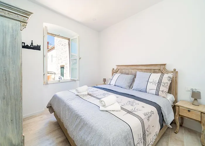 Luxury Apartment Petra With Terrace And City View